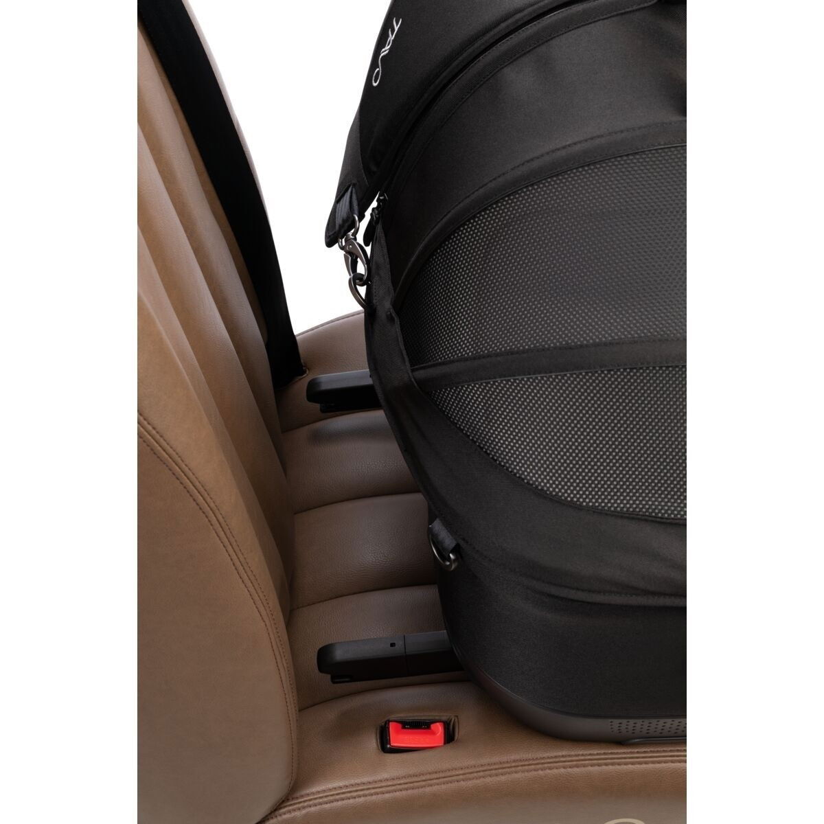 Tavo Maeve ISO5X Wind törmäystestattu turvaistuin autoon integroidulla tuuletusjärjestelmällä