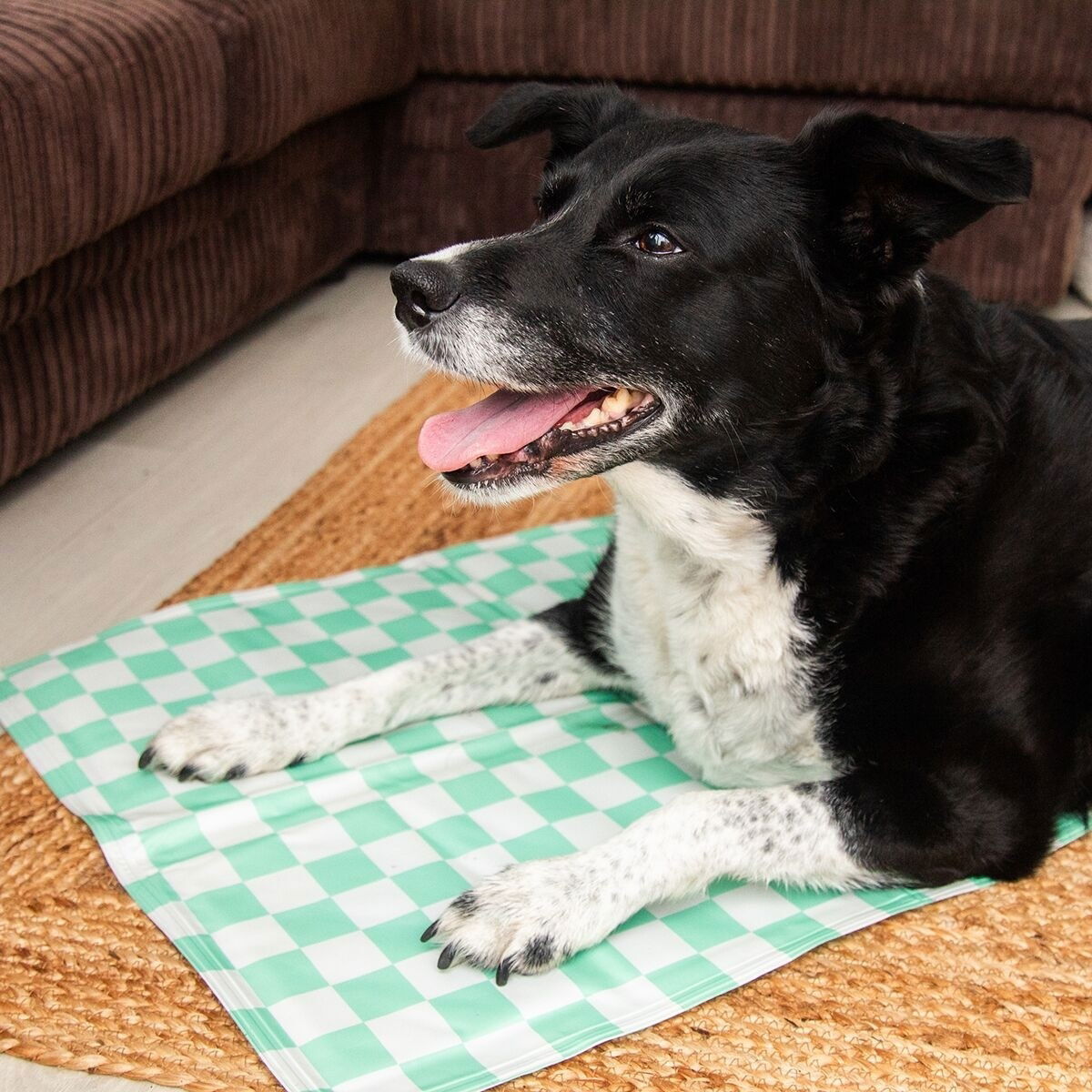 Rosewood checkered cooling mat
