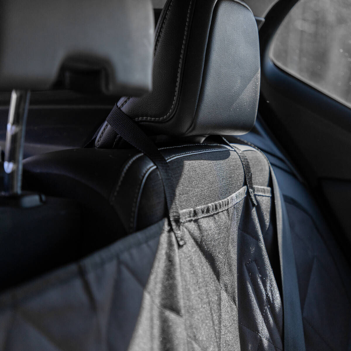 Feel Active Car Cover auton penkki- ja konttisuoja vedenpitävä black 120 x 136 cm
