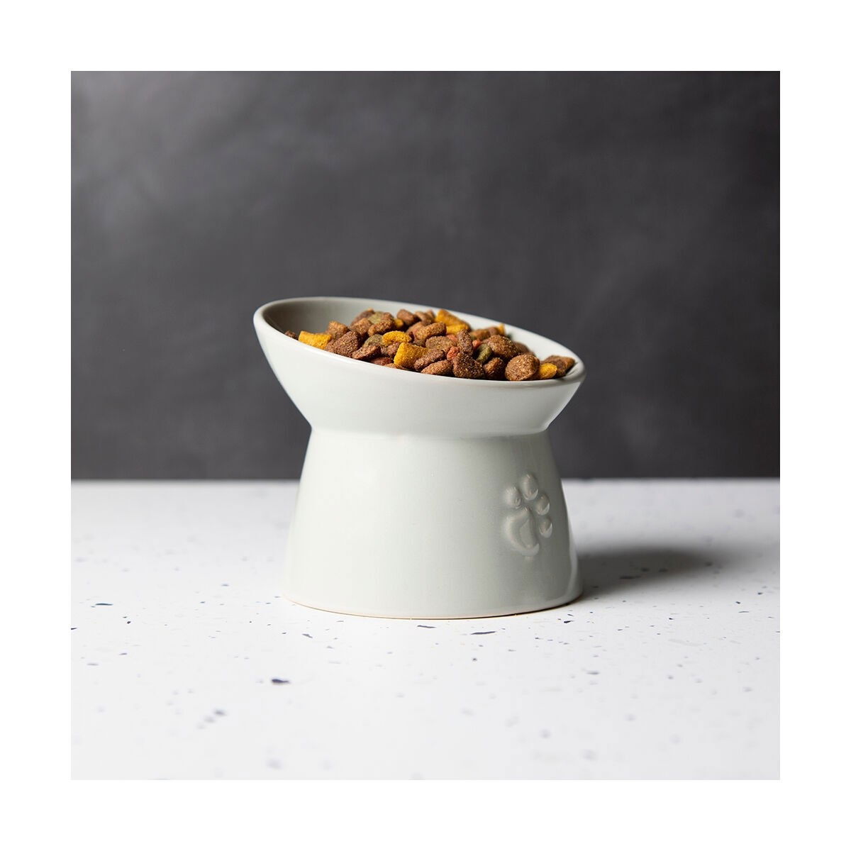 Scruffs Icon korotettu kissan keraaminen kuppi vaalean harmaa