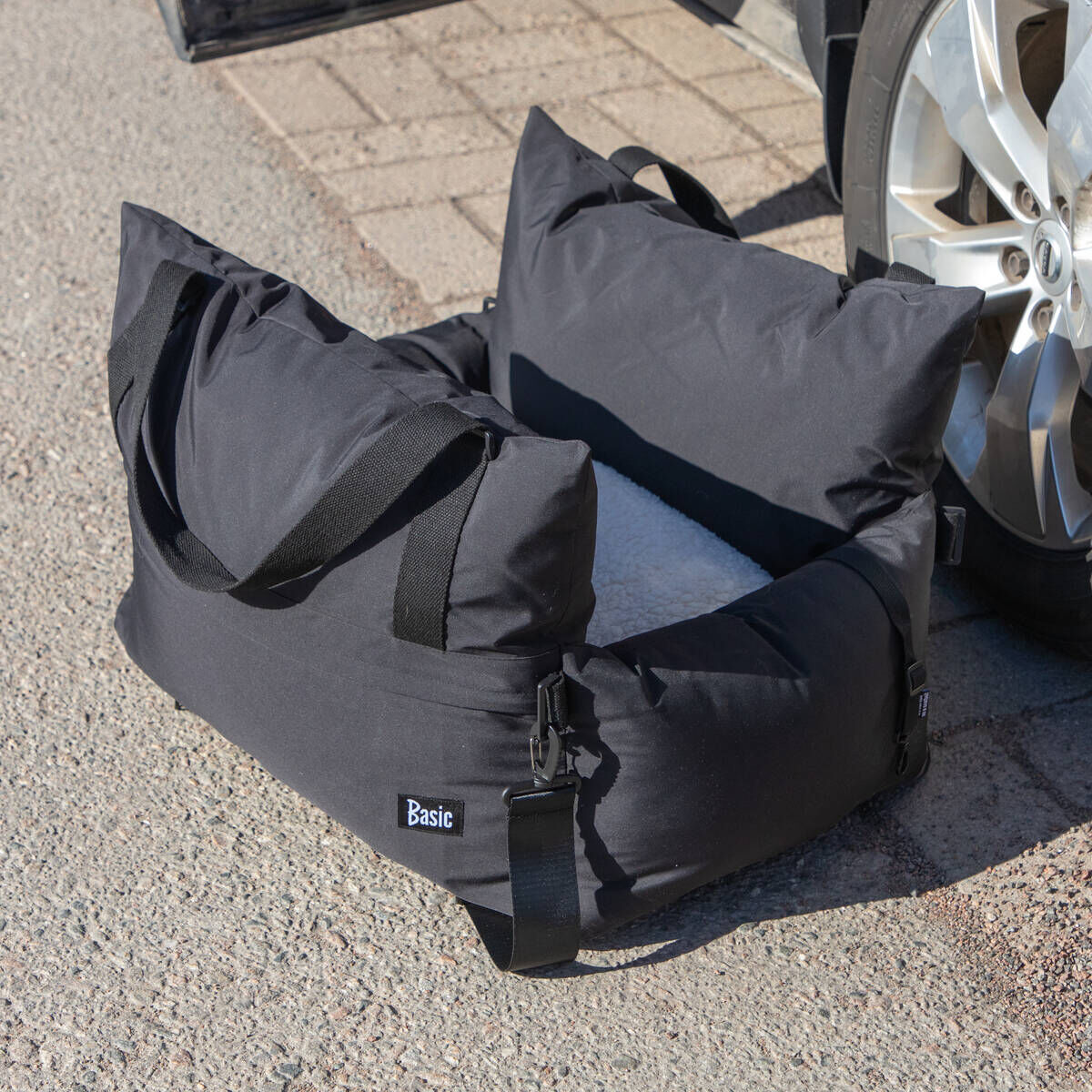 Basic Travel matkapeti autoon koiralle vedenpitävä