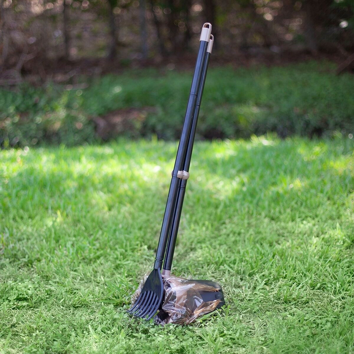 Arm & Hammer ™ Swivel Bin & Rake 