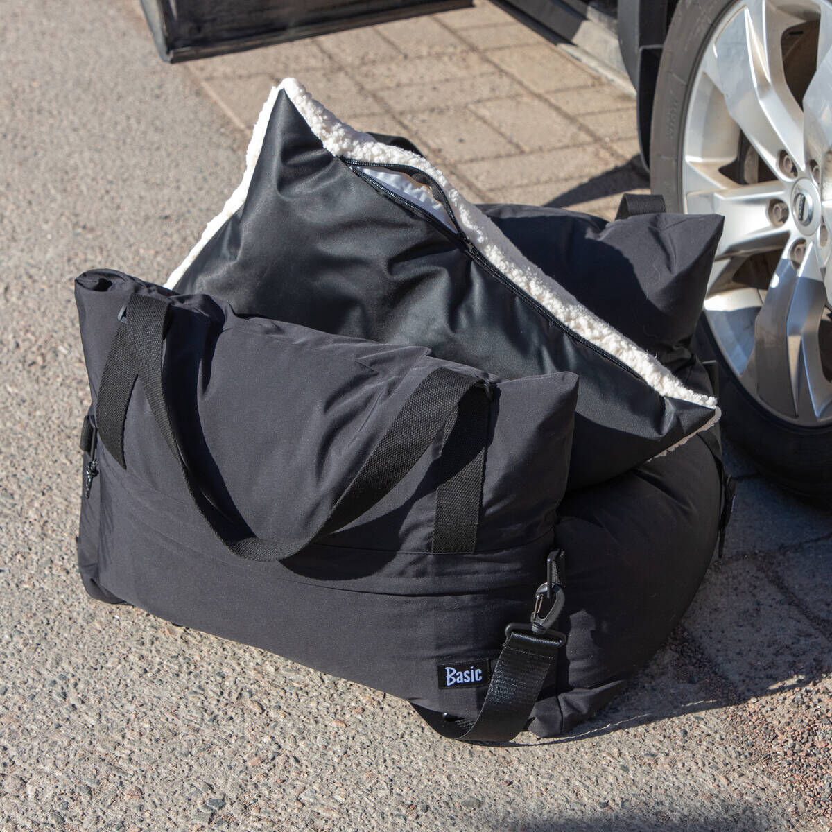 Basic Travel matkapeti autoon koiralle vedenpitävä